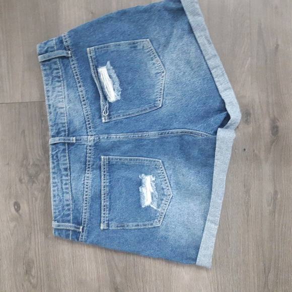 NWT Mom Jean Shorts - Picture 3 of 3